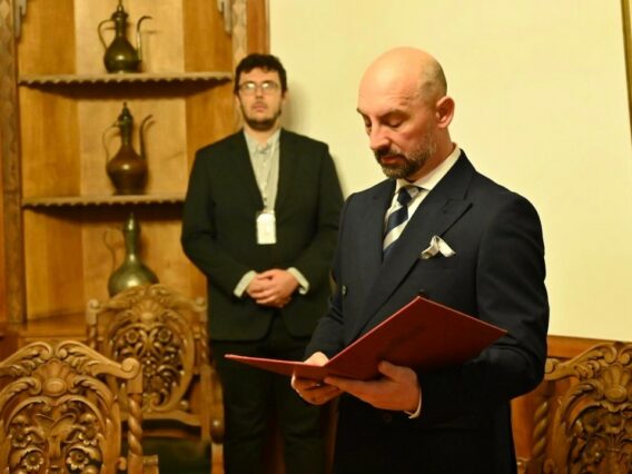 Приватно: [ID: Kd11kTrl4vc] Youtube Automatic